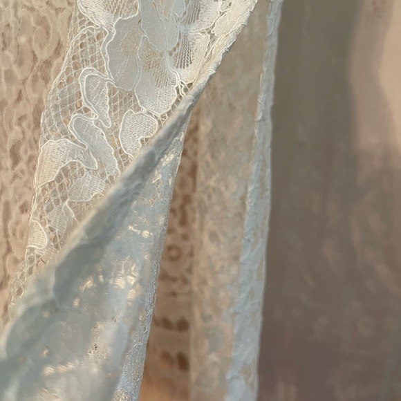 NWT size XL lace tunic. Side slits for movement and cream color. ๐ - Picture 5 of 5